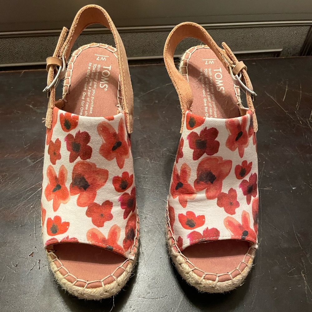 TOMS Womens Monica platform sandals casual high heel 3in. Wedge Red floral